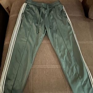 Hollister joggers size small